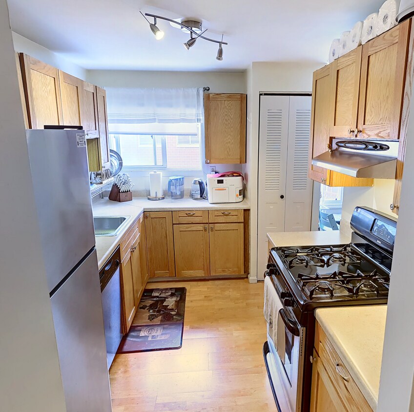 91 Spring St, East Watertown, MA 02472 Townhouse for Rent in East