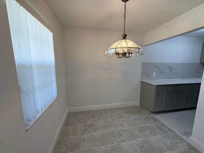 Building Photo - 239 Sussex L