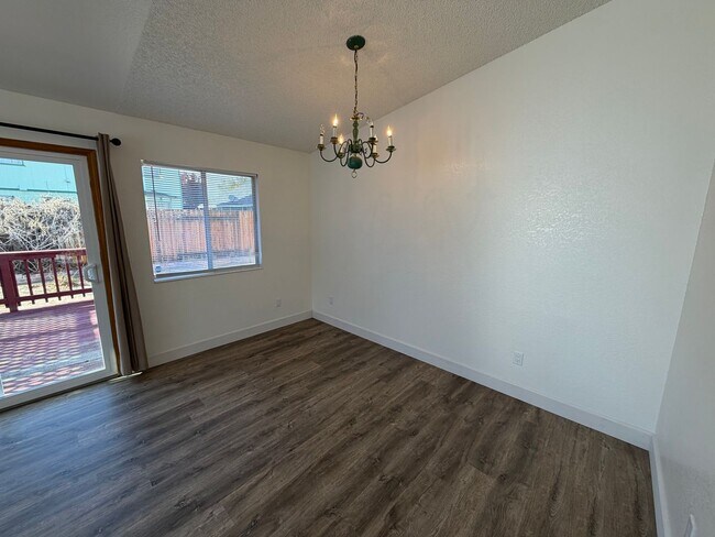 Foto del edificio - Cute 3 Bedroom Home in Sparks!