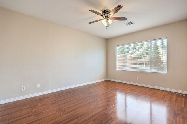 Building Photo - single story / walking distance to school
