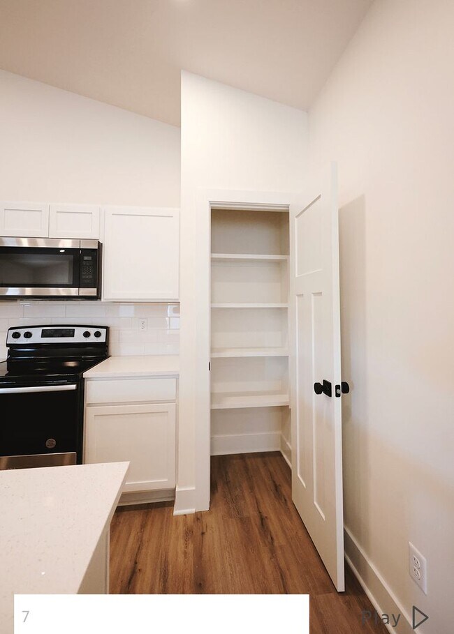 Foto del edificio - 433 Briarbrook Ln