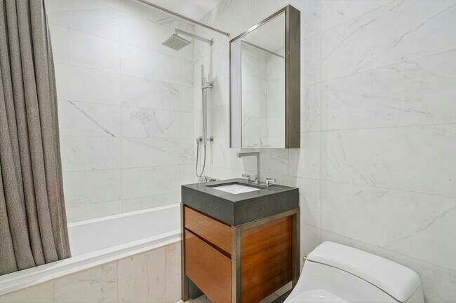 Building Photo - 75 Wall St