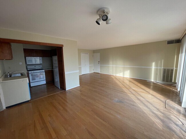Dining Room - Kitchen - 4360 Ivymount Ct