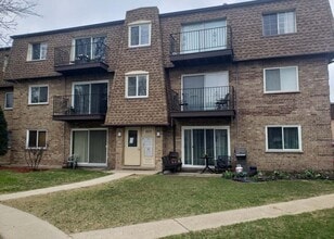 Building Photo - 9475 Bay Colony Dr