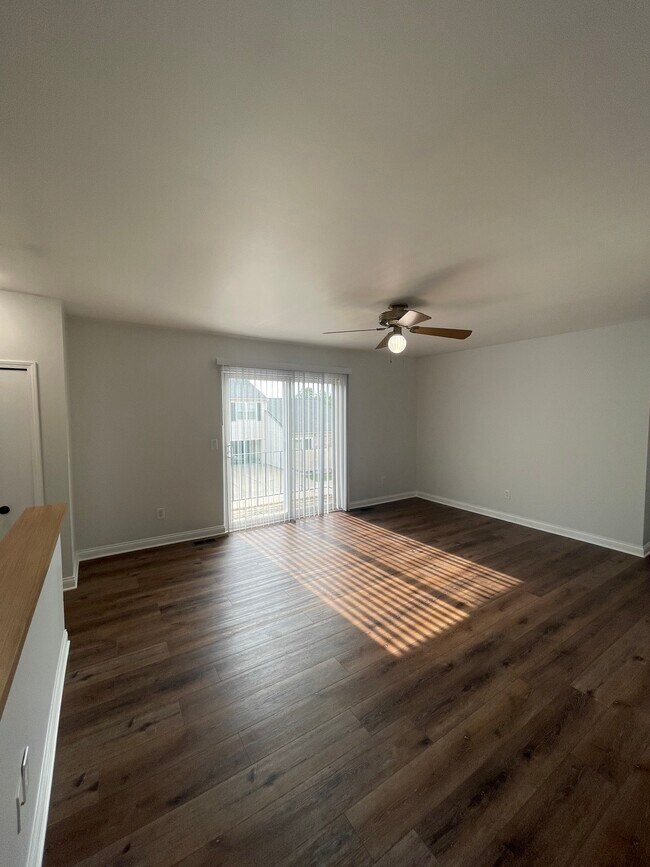 Building Photo - 15853 Charleston Dr