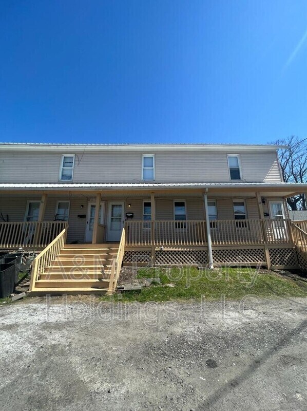 Primary Photo - 1406 Sanderson Ave