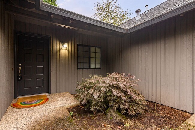 Building Photo - Elegant Ranch Style 3 Bedroom Home - Comin...