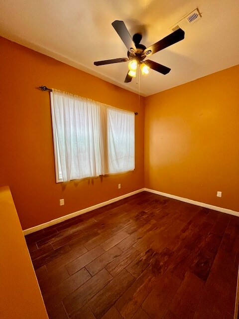 Bedroom 1 looking in - 1547 Sherman St