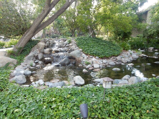 Foto del edificio - 7120 Carlson Cir
