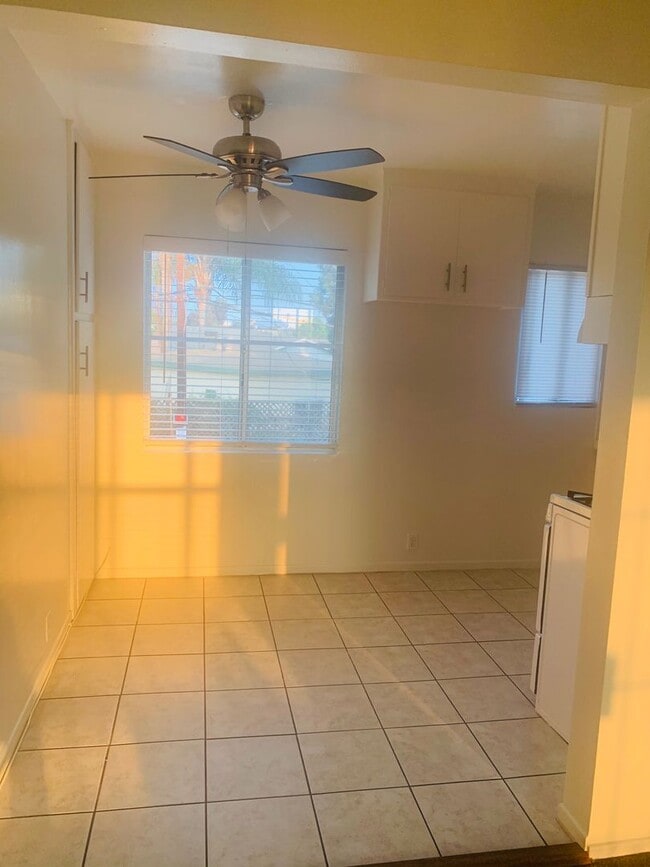 Foto del edificio - Cheerful and Spacious 1 bd/1bth Upstairs Unit