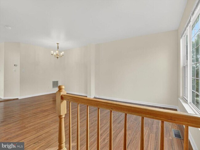 Foto del edificio - 3844 Koval Ln