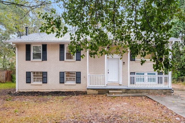 Building Photo - 8202 Kendrick Rd Building Photo - 8202 Kendrick Rd