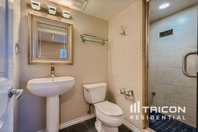 Foto del edificio - 5400 Cloverbrook Cir