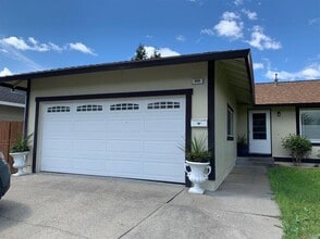 Building Photo - 954 Emily Ave