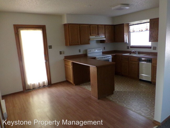Building Photo - 390 E Stardust Dr