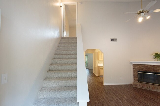 Building Photo - 2735 E Park Ave