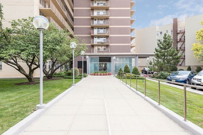 Foto del edificio - 6040 Boulevard E