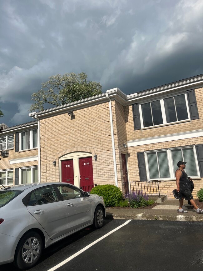 Building Photo - 250 Beechwood Ave