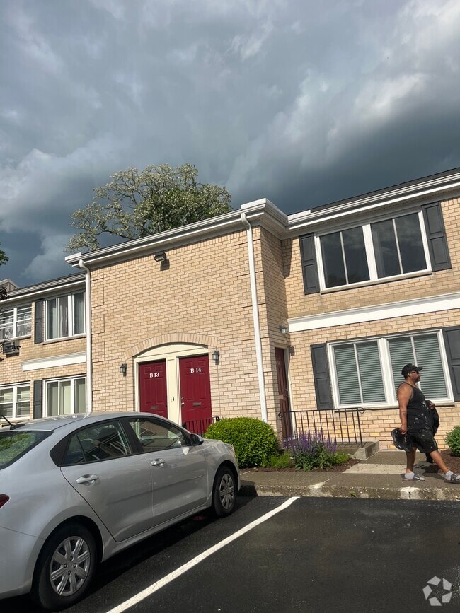 Building Photo - 250 Beechwood Ave