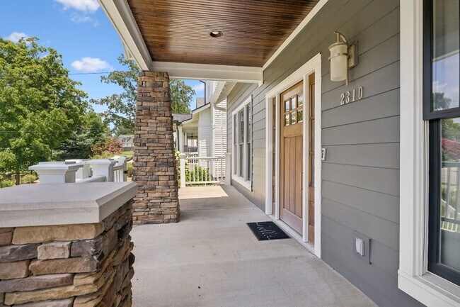 Building Photo - 2310 Vaulx Ln