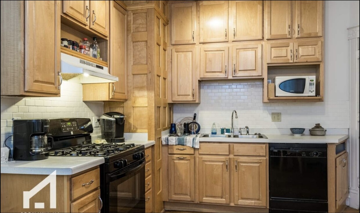 Kitchen - 1049 Spaight St