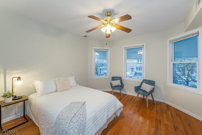 Foto del edificio - 165 Hillside Ave