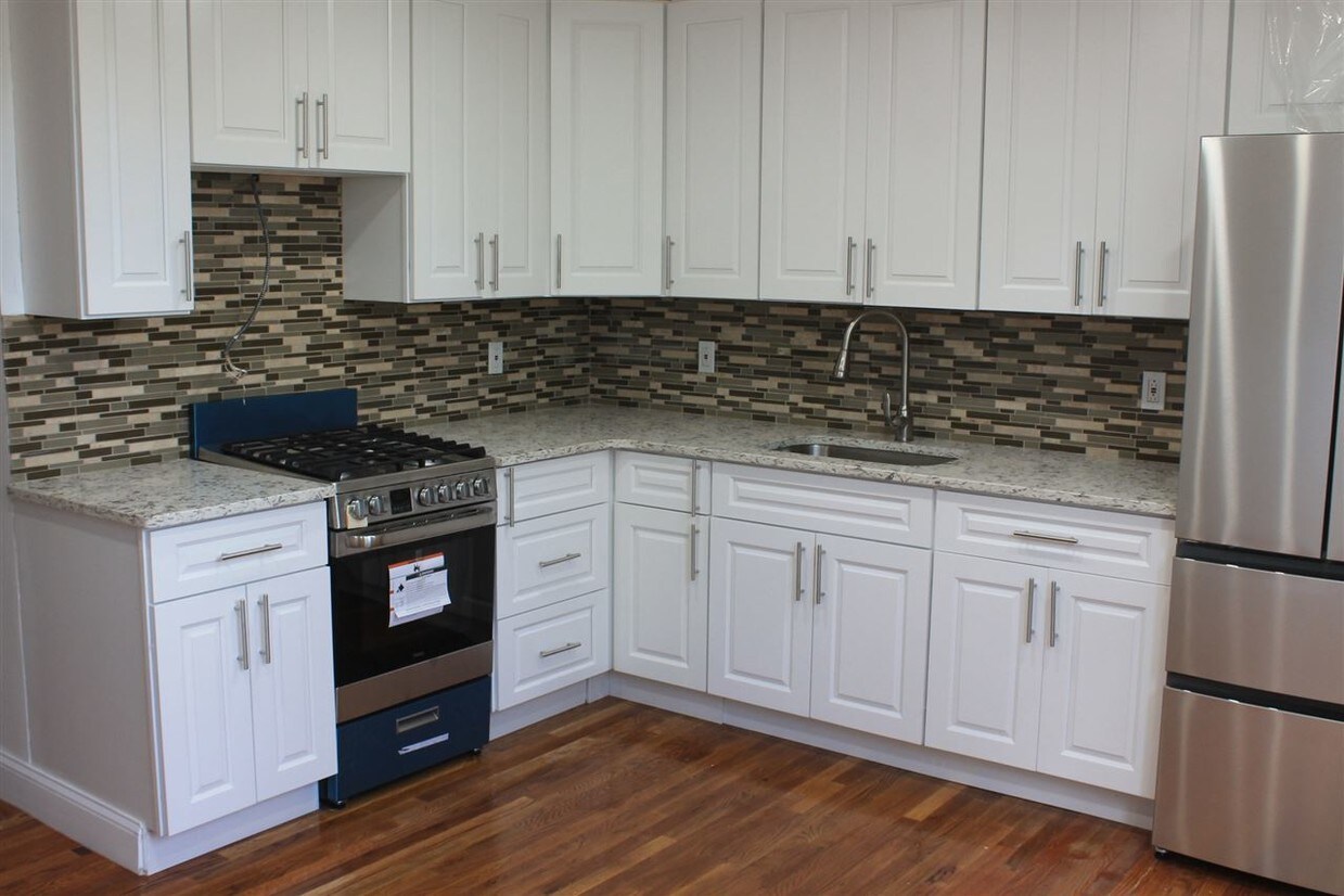 Primary Photo - 252 Avenue B