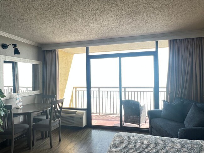 Foto del edificio - 6900 N Ocean Blvd