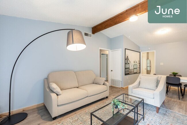 Foto del edificio - Queen room in 3-bed/1.5-bath Home
