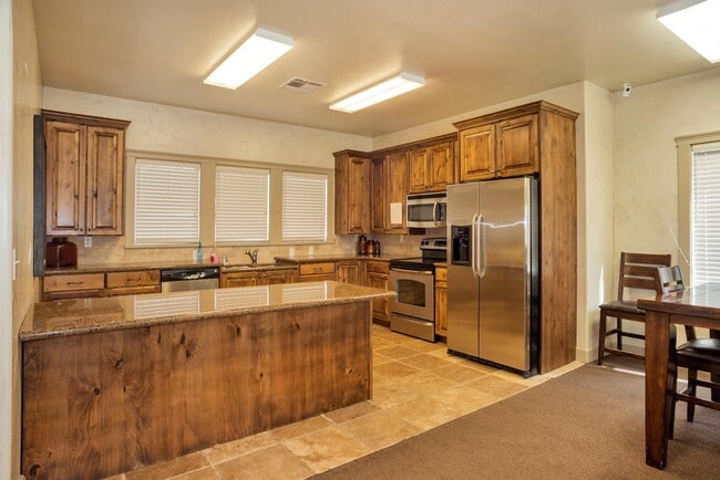 Foto del edificio - 1227 SilverCrest Dr