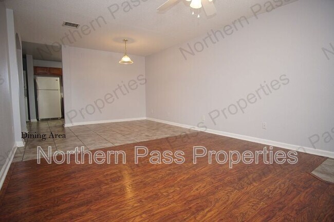 Foto del edificio - 3400 Blue Earth Ln
