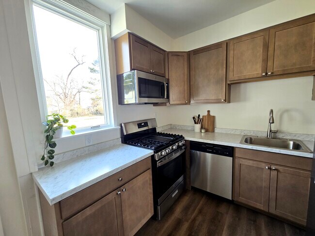 Foto del edificio - 100 Melvin Ave