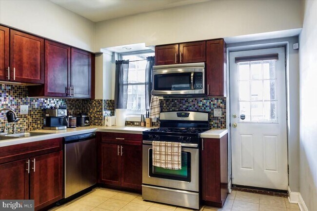 Foto del edificio - 122 N Ellwood Ave
