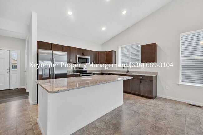 Foto del edificio - 825 Cedarwood Dr