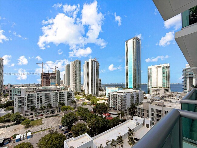 Foto del edificio - 333 NE 24th St