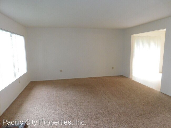 Foto del edificio - 6182 Warner Ave
