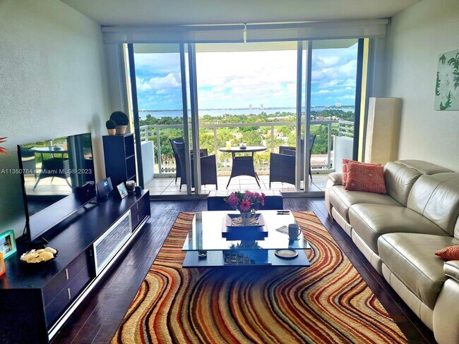 Foto del edificio - 5600 Collins Ave