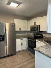 Building Photo - 3200 Sabal Palms Ct