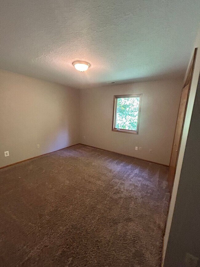 Foto del edificio - 1528 Flagstone Dr