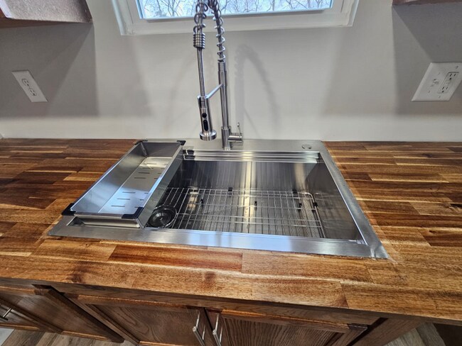 Foto del edificio - 4904 Sherman Oaks Dr