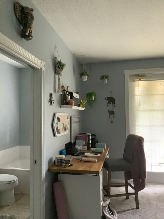 Foto del edificio - Beautiful 3/3 Townhome For Rent in Village...