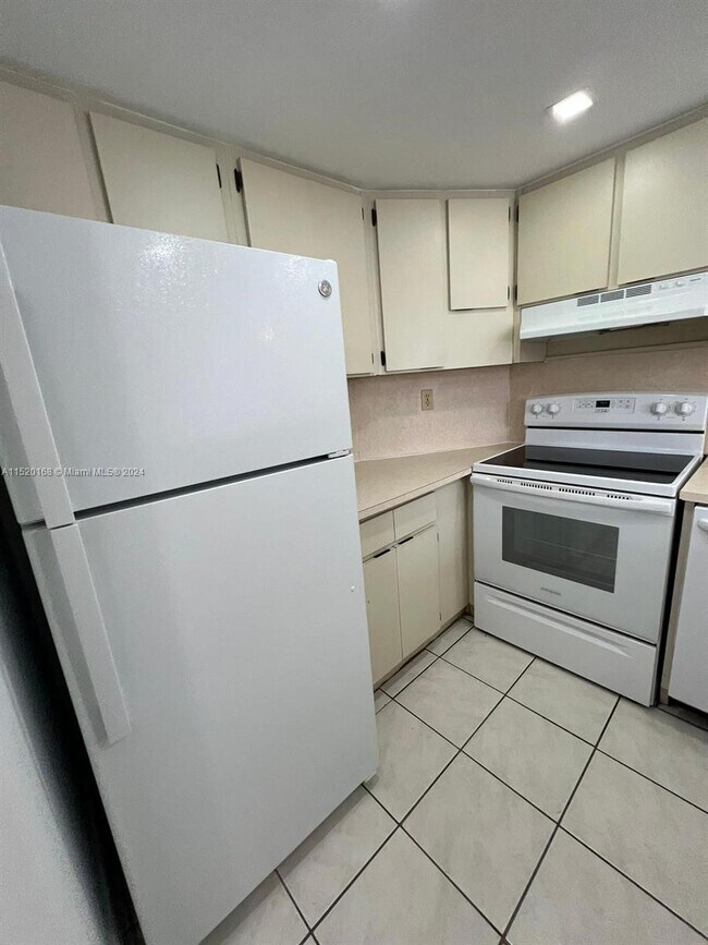 Foto del edificio - 7035 NW 186th St
