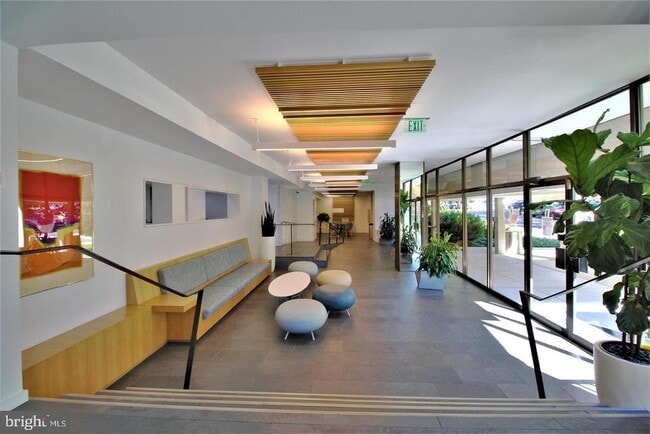 Building Photo - 3333 University Blvd W