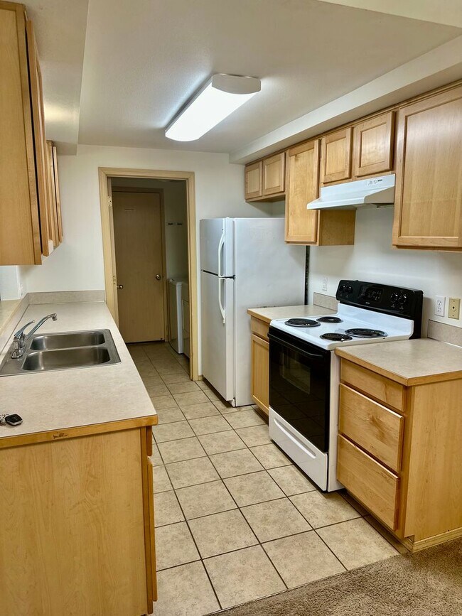 Foto del edificio - 3bed/2.5 bath home available NOW!