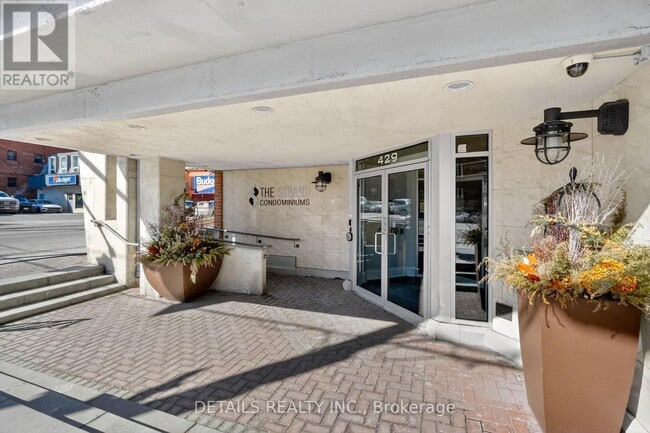 Building Photo - 429 Somerset St W