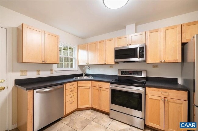 Building Photo - 803 Orangedale Ave