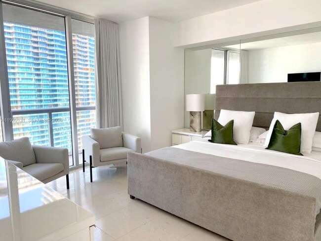 Foto del edificio - 475 Brickell Ave