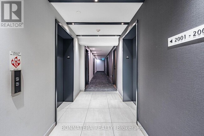 Photo du bâtiment - 4065 Confederation Pkwy