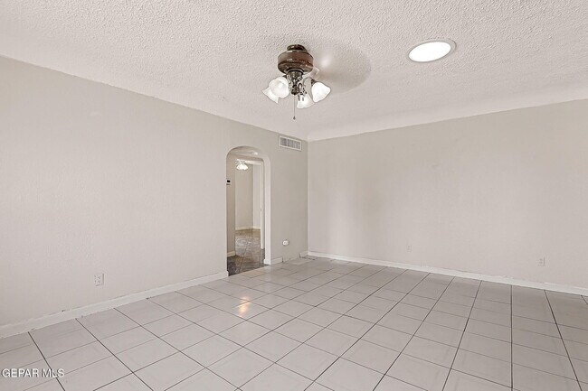 Foto del edificio - 115 Miller Cir