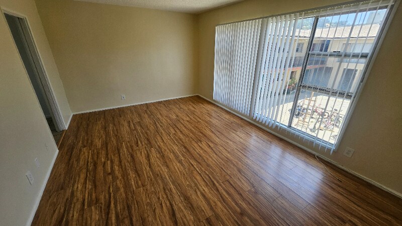 Foto principal - 3945 Stevely Ave